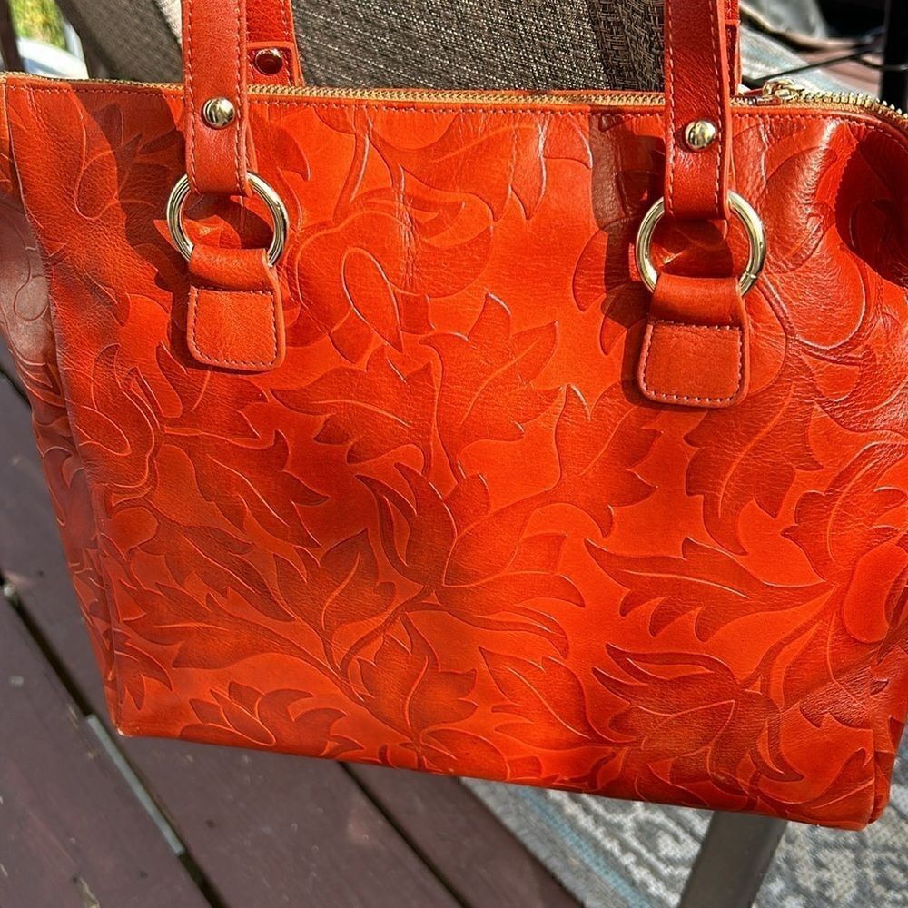 Ladies Valentina Embossed Leather Handbag Handmade in Italy - Picture 9 of 10